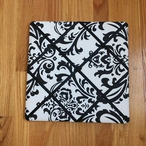 🌻Black and white picture/note board